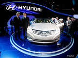 John Krafcik & Chung Eui-sun unveil Hyundai Azera