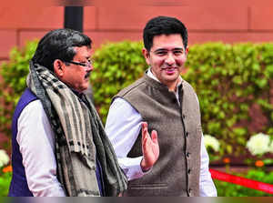 Cong Tries to Revive Seat Talks With AAP
