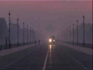 Shallow fog covers north India; IMD predicts light rainfall in Delhi