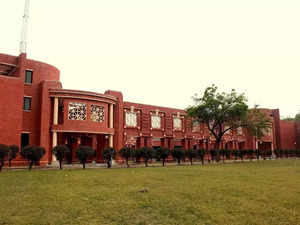 IIM Lucknow completes final placements for latest batches; gets 634 offers for 576 students