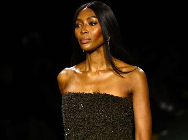 london fashion week: Naomi Campbell stuns in Burberry showcase at ...