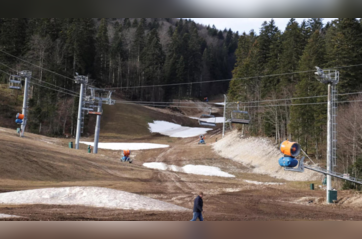 Melting snow and muddy pistes disappoint skiers in Bosnia