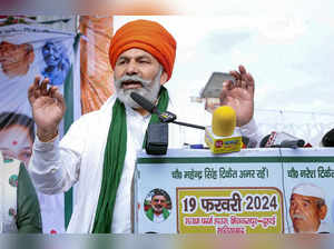 Ghaziabad: Farmer leader Rakesh Tikait speaks during 'Kisan Mazdoor Mahila Mahap...