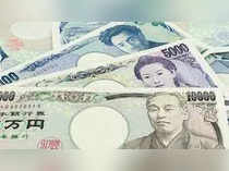 Yen sinks as currency traders keep short and carry on