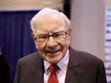 Warren Buffett sees no chance of ‘eye-popping’ results with record cash