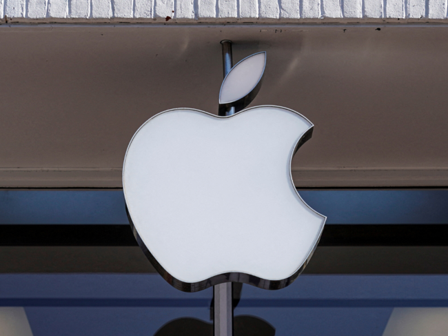 ​Despite this setback, Apple is pivoting its focus to generative artificial intelligence (AI). ​