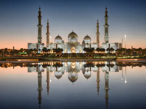 Fly Etihad Airways and explore Abu Dhabi
