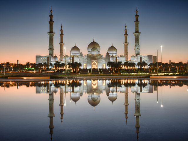 Fly Etihad Airways and explore Abu Dhabi