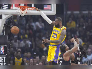 LeBron James, Lakers rally with big 4th quarter to stun Clippers 116-112