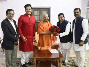 Ravi Kishan thanks PM Modi for Gorakhpur candidacy