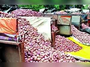 Centre allows onion export to B’desh, stakeholders unsure
