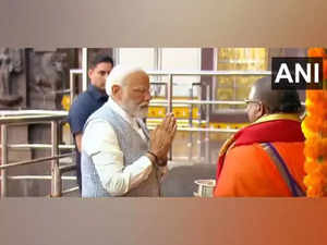 Telangana: PM Modi offers prayers at Ujjaini Mahankali Temple in Secunderabad