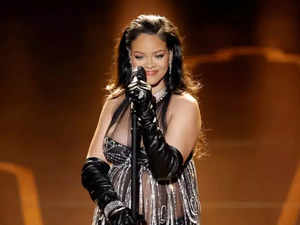 Rihanna gives a classy response to trolls targeting her ‘lazy’ Jamnagar performance:Image