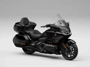 At the heart of the Honda Gold Wing Tour lies a massive 1833cc, liquid-cooled, 4 stroke, 24 valve, flat six-cylinder engine that churns out 93 kW power and 170 Nm of peak torque. The engine is paired with a 7-speed Dual Clutch Transmission (DCT). It also features a convenient creep forward and back function for convenient low speed manoeuvrability.