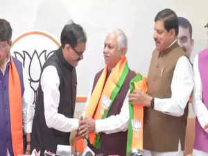 In major blow to Cong ahead of LS polls, former Union Minister Suresh Pachouri joins BJP