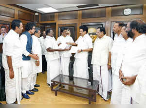 Congress inks seat-sharing deal with DMK