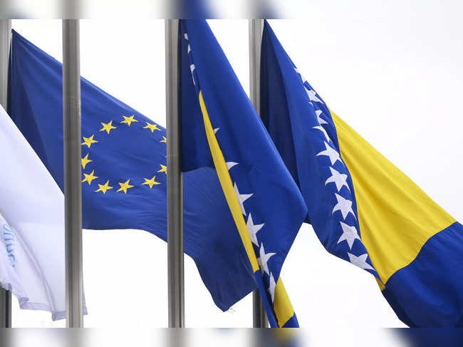 European Union members should open talks with Bosnia on joining, the EU's executive branch says