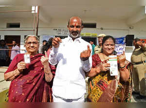 Karimnagar, Nov 30 (ANI): BJP MP Bandi Sanjay Kumar along with his family show t...