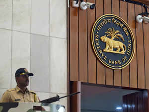 RBI bans IIFL Finance from sanctioning fresh gold loans