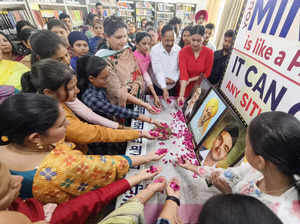 Patiala, Mar 22 (ANI): Teachers and students paying tribute to Bhagat Singh, Suk...