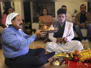 Jammu: Union Minister and BJP leader Jitendra Singh offers prayers during ‘havan...
