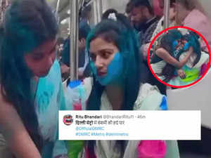 Delhi metro holi video