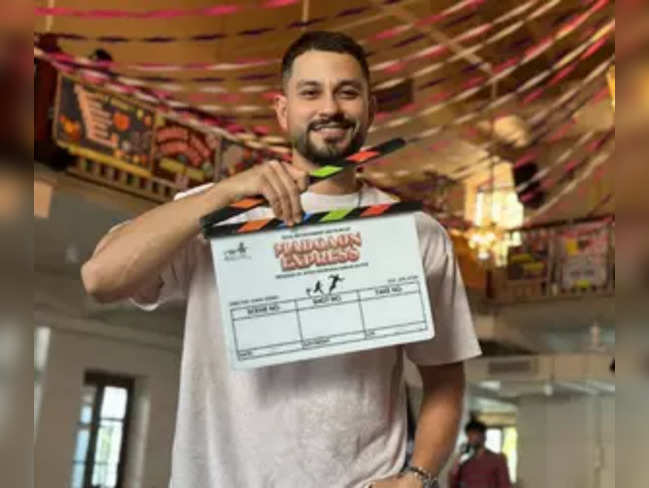 Kunal Kemmu says 'Happy Holi' with BTS pictures from 'Madgaon Express' sets