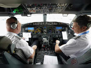 FAA tells Congress not to raise the mandatory retirement for pilots until it can study the issue
