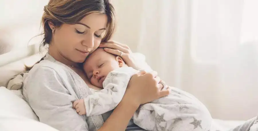 Dos and don'ts while holding a newborn baby - Vimarsana News