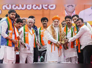 Bengaluru: Union Home Minister Amit Shah being presented a memento by Karnataka ...