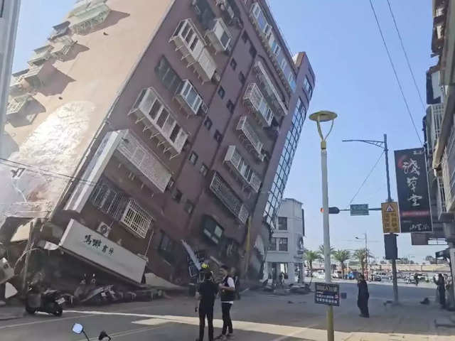 7.2 magnitude earthquake strikes Taiwan