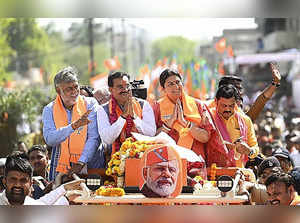 Panna: Union Ministers Smriti Irani and Prahlad Patel with BJP candidate VD Shar...