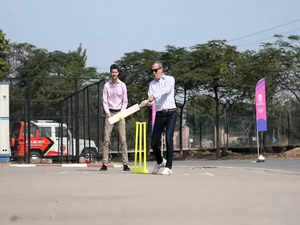 US Ambassador Eric Garcetti enjoys gully cricket in Jaipur