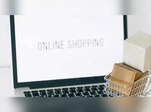 The impact of social media and e-commerce on the fashion industry