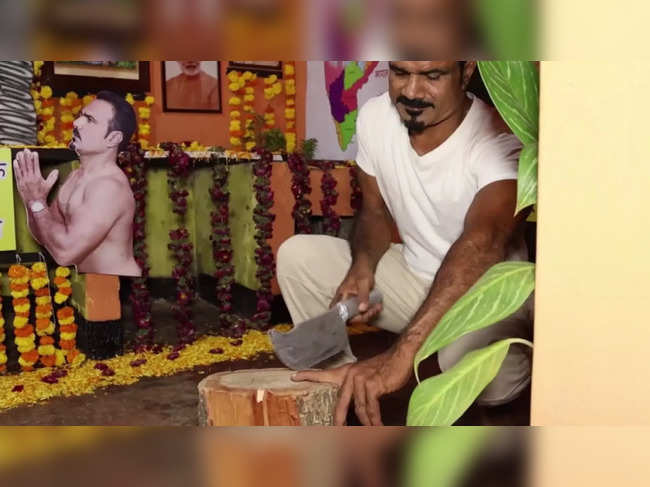 Karnataka man cuts off finger, offers it to deity to make Modi PM again