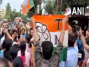 WB: Scuffle breaks out between TMC and BJP workers in Paschim Bardhaman