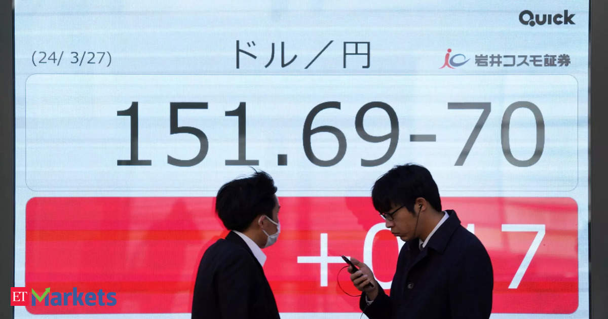 Asian shares fall on global rate scare, yen plumbs 34-year low