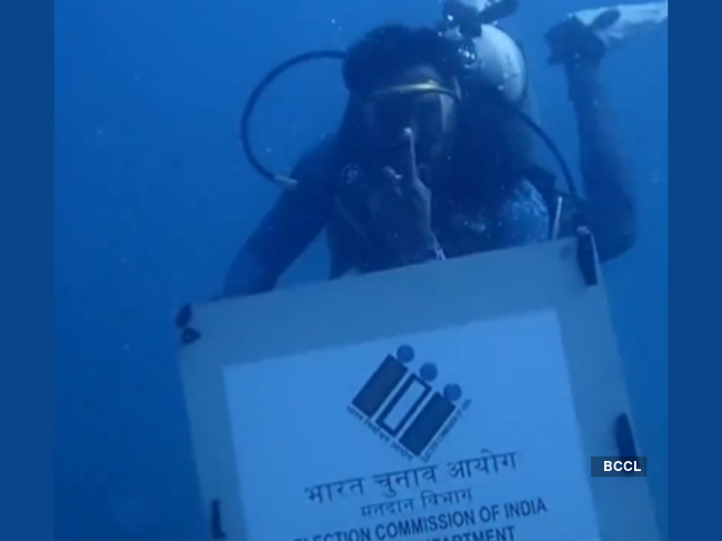 Election Commission of India tweets "In a unique voter awareness initiative, scuba divers in Chennai dove into the sea, enacting the voting process sixty feet underwater in Neelankarai."
