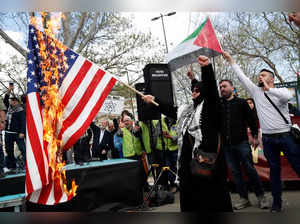 Pro-Hezbollah protests, US Flag burnt in Manhattan, demonstrations in Illinois, California, New York too