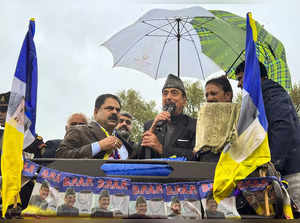 Anantnag: Democratic Progressive Azad Party (DPAP) Chairman Ghulam Nabi Azad wit...