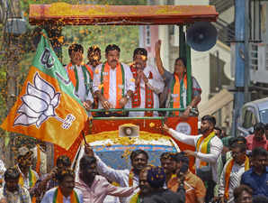 Bengaluru: Karnataka state BJP President BY Vijayendra with party leader and can...