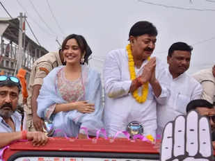 Is Neha Sharma gearing up for debuting in politics? Video of ‘Tanhaji’ actress touring Bihar along with politician father goes viral