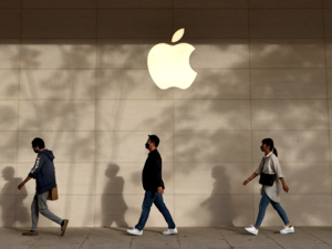 Apple's Q1 smartphone shipments in China tumble 19%, data shows - The ...