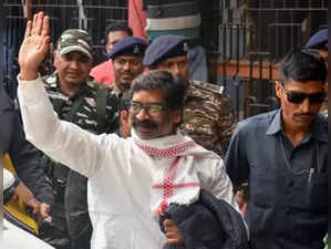 Special PMLA court grants one more week to ED for reply on Hemant Soren's bail petition
