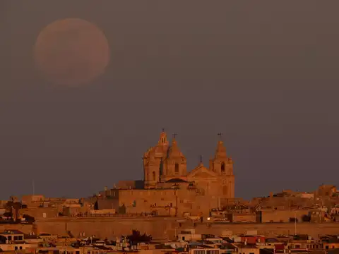 Mdina's moonrise