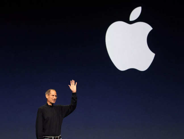 FILE PHOTO: Apple Inc. CEO Steve Jobs gives a wave at the conclusion of the launch of the iPad 2 on stage during an Apple event in San Francisco