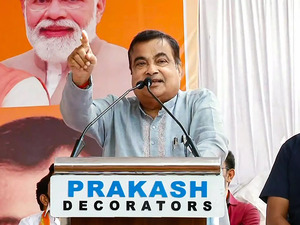 I'm completely alright, says Nitin Gadkari, cites heat for collapse at rally in Maharashtra