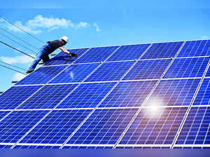 Adani Green Energy Seeks $400-m Loan for Capex Push