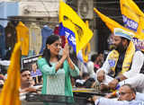 Kejriwal is a 'sher,' nobody can break him, says Sunita Kejriwal at maiden Delhi roadshow