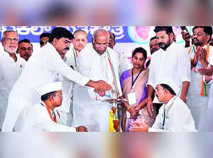 Kharge Seeks 15 Days More to Reply to ECI Notice ‘Due to Hectic Election Campaign’